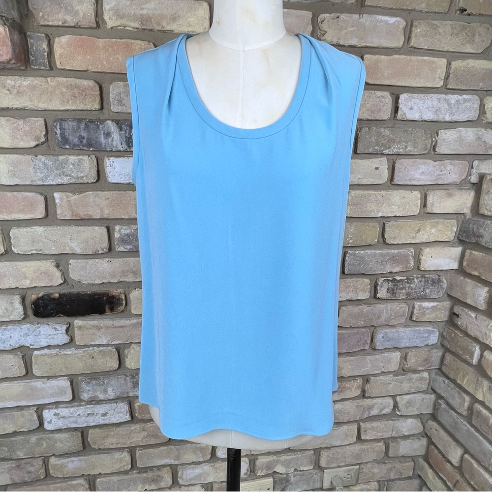 ST. JOHN light blue periwinkle scoop neck sleeveless shell